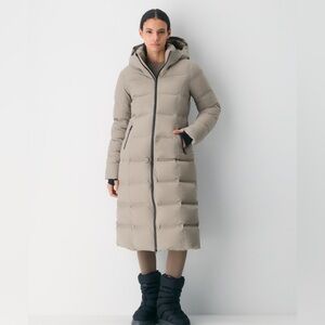 ARITZIA The SuperSnug Puff₂O™ Long - Rainstop™ 
Water Proof Matte Pearl  M